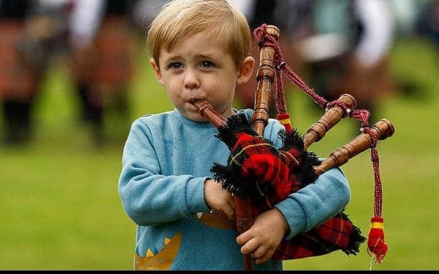 ユーロ2024でバグパイプが復活…UEFAが条件付きでスタジアムへの楽器持ち込みを許可