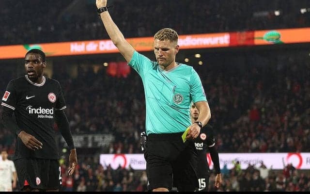 フットボール界にブルーカード導入？　シンビン導入に向けたトライアルの一環