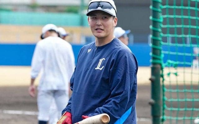 松井監督も絶賛…トレード加入25歳は「紅林になれる」　実況も唸る豪快弾に走る衝撃