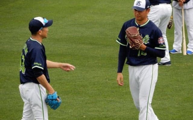 「やろうよ、久々に」実現した2年ぶりのキャッチボールでベテラン左腕が感じた奥川恭伸の現在地【ヤクルトキャンプ】