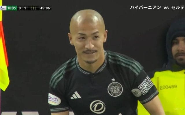 日本代表・前田大然、オーストラリア代表と超高速マッチアップで勝利の“ニヤリ”　後方からの爆走“裏抜け”でCK獲得の瞬間