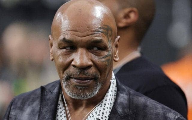 57歳マイク・タイソンがユーベのユニフォームを着用し話題に「怖いって」「選手たちに気合を」「ユーベの練習はこれからもっとタフになる」