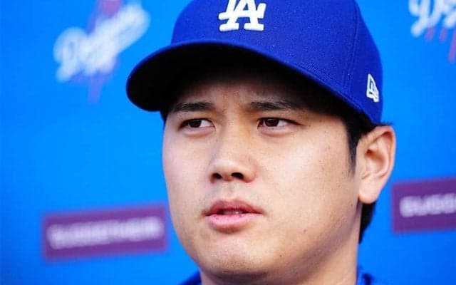 大谷翔平を囲む「すごい数の報道陣」　約70人集結…キャンプ初日で“異次元の注目”