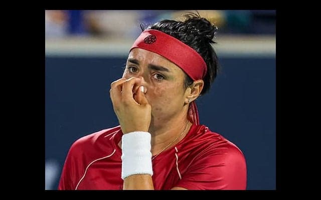 試合中に涙、世界6位が4強逃す