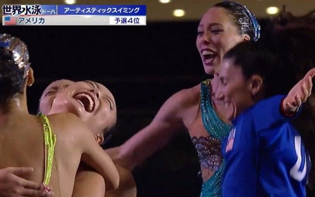 演技を越えた歓喜のリアクション 世界水泳AS、アメリカ復活の銅メダル＆五輪確定で選手が大口ぱっくり 解説者も「あははっ！口の中に吸い込まれそう」