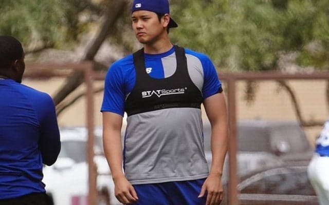 大谷翔平の“咄嗟の仕草”が「美しい」　練習中の一幕がCMのよう「サラッサラ」