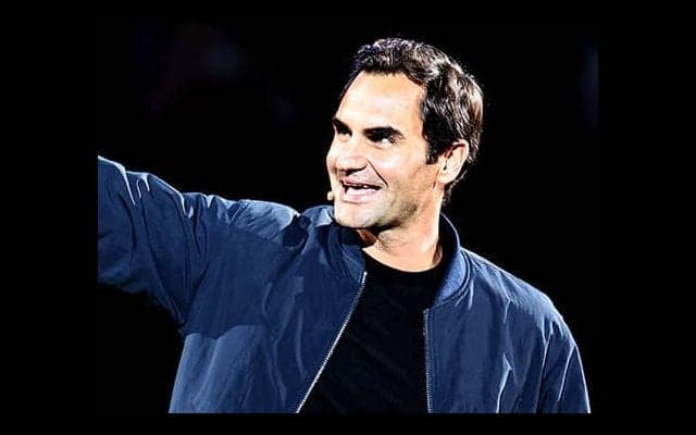  フェデラーがスキーの腕前を披露 