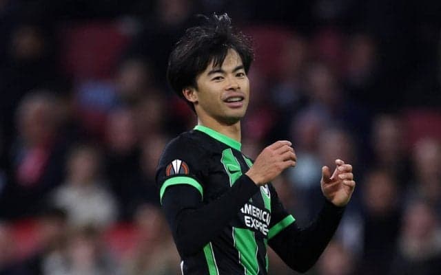 三笘薫、ソン・フンミンと見せた試合後の抱擁「アジア杯では実現しなかった出会い」　“日韓エース”の交流がSNSで話題【プレミアリーグ】