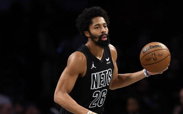 レイカーズが“LA生まれ”のベテランガード、スペンサー・ディンウィディーと契約