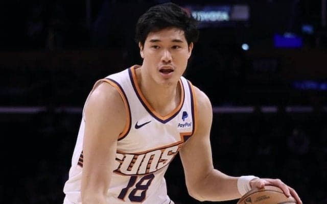 渡邊雄太が古巣へ合流…ベンチから試合を見守るも、ケガ人続出のグリズリーズは8連敗に