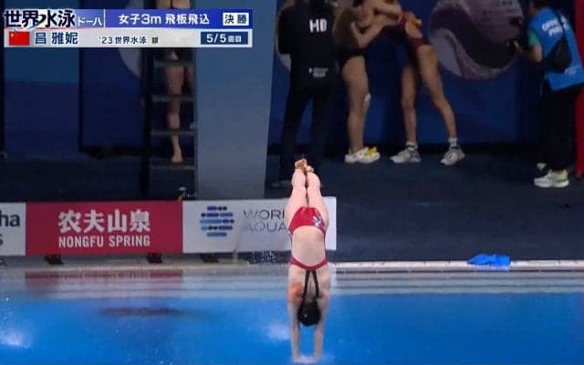 全ては水しぶきを立てないために 飛込で金メダル独占・中国選手の極限まで細めた体 肩幅すら縮める神技