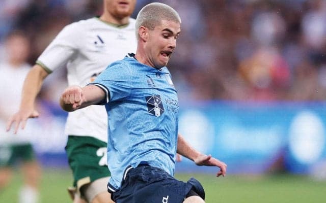 無人のゴールまでたった2m…豪Aリーグ・シドニーFCのFWウッドが衝撃的なシュートミス