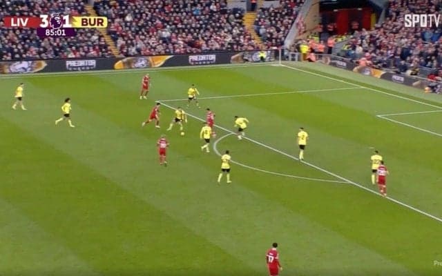 「めっちゃ上手い」「信頼されてるな！」リバプール遠藤航が見たことない“驚愕プレー”を炸裂した瞬間　鮮やかなワンツー→ゴール前の侵入にスタジアム騒然！