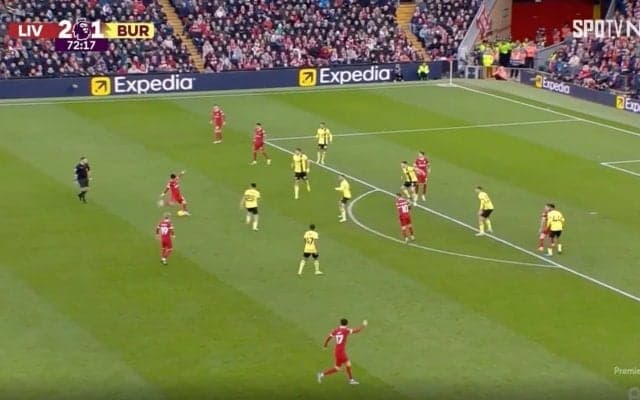 「死ぬだろ…」「エグすぎる」リバプール遠藤航が“殺人級”弾丸シュートを炸裂した瞬間　相手DFに至近距離からシュートをブッ放して直撃