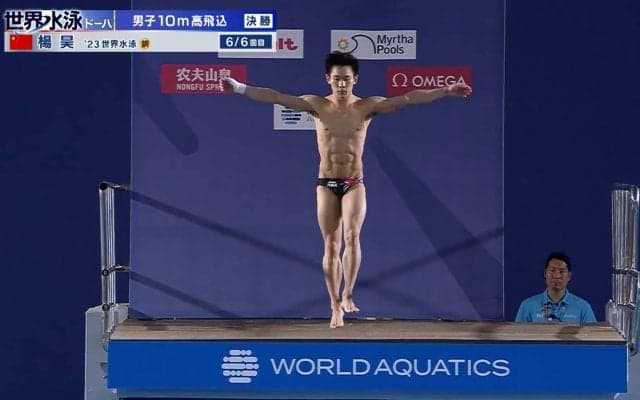 すごすぎて解説者も「うわーはっはっは」と笑い出した 男子10m高飛込、優勝した中国選手の異次元演技