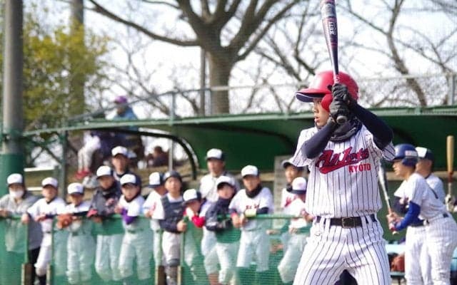 高反発バット「飛び過ぎて怖い」　指導者感じた“異変”…速過ぎは「怪我で済まない」