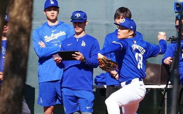 大谷翔平の隣にいた“懐かしき人物”　「お見かけしたことある」キャンプ登場で話題