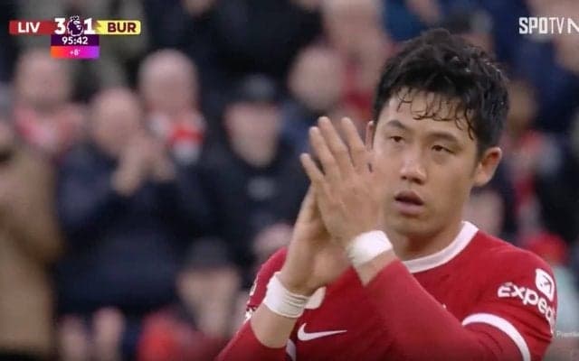 スタジアムが揺れる…「スゴい音だな」「最高！」リバプール遠藤航がファンに愛されすぎている瞬間　圧巻パフォーマンスで交代時に拍手喝采が鳴り止まない