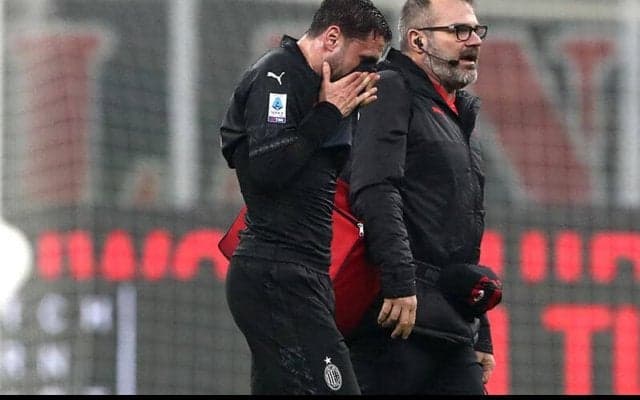 好調ミランに打撃…ナポリ戦で負傷交代の主将カラブリアが大腿内転筋損傷で離脱