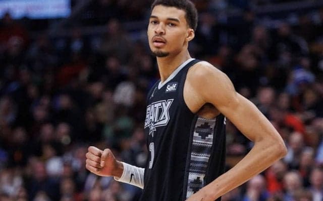 スパーズの新人ビクター・ウェンバンヤマが20歳ながらNBA史上5人目の快記録を達成