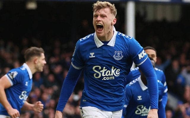 ビッグクラブがこぞって夏に獲得を目指す21歳CB、ユナイテッドとトッテナムがリードか？