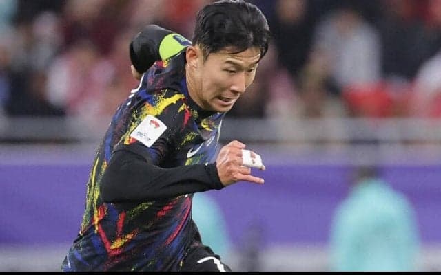 ソン・フンミンの右手にテーピング…背景にアジアカップ4強前夜の内部対立、イ・ガンインら若手と口論に