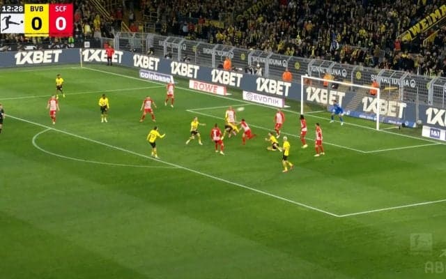 「まるでキャプテン翼」の超絶プレー２連発！イングランド至宝のビタ止めトラップ→オランダ代表FWのバイシクルシュートでドルトムント攻撃陣が魅せた一部始終