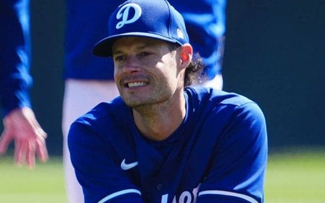 大谷翔平も称賛…ド軍右腕の“日本語シャツ”に爆笑　まさかのワードに「夫婦で大好き」