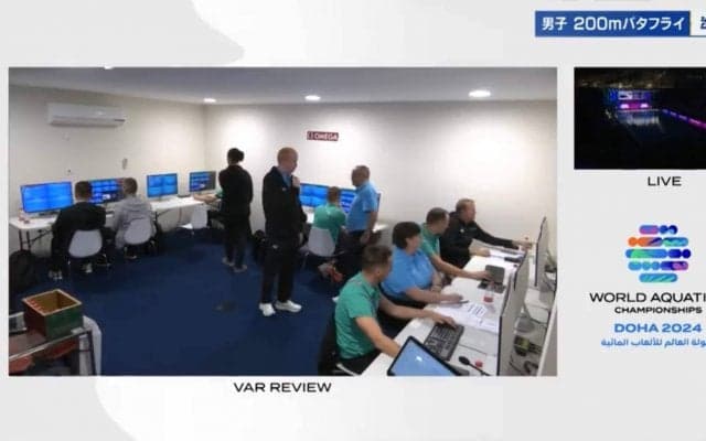 実況＆解説者も思わず緊張…「どの部分でしょうかね」前回大会銀メダリストのトップスイマーがVAR判定で失格処分に 緊迫のレビューシーン