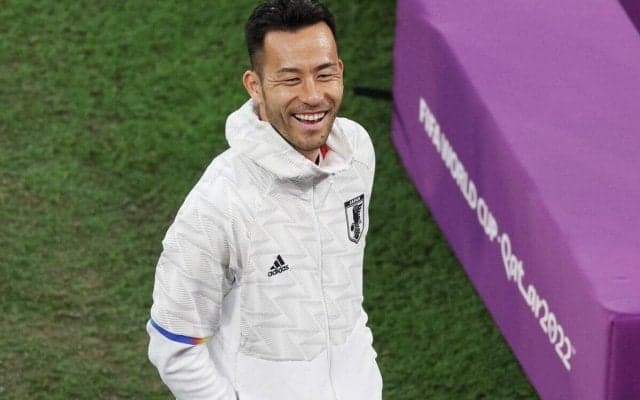 吉田麻也が世界的ギタリストと一緒にNBAを観戦「多分僕より全然アスリートです」