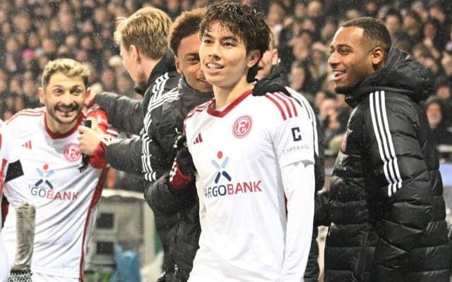 デュッセルドルフに広がる日本の礼儀が話題、教えたのは田中碧？「日本に染まってく」「布教していってるの？」