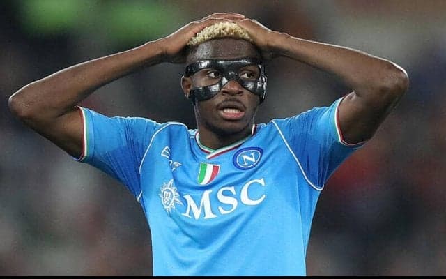 飛行機の遅延によりオシムヘンのナポリ帰還が遅れる、ジェノア戦欠場か