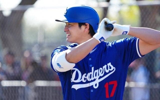 大谷翔平、指揮官のジョークに苦笑い　ブルペンで球筋チェックも「打っていいよ」