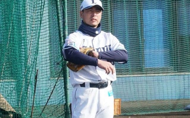主将がキャンプ中に衝撃トレード　涙の胴上げで“送別”も…朝刊は「あの涌井が泣いた」
