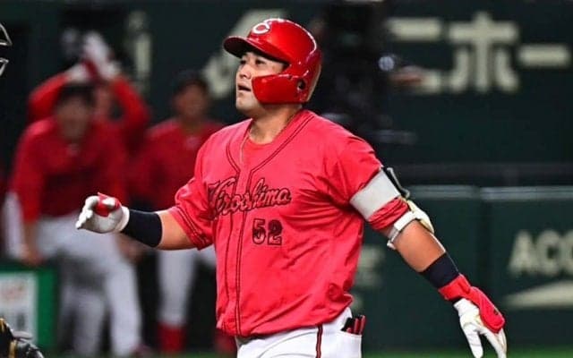 無念の怪我…診断直後に鳴らした携帯　27歳“大砲候補”を救った鈴木誠也の言葉