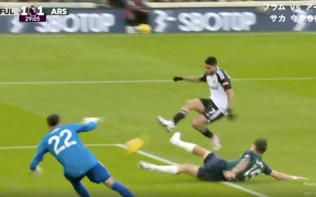 「ゴラッソや」ノールック超絶クロス→滑り込み豪快シュートでスタジアム大歓声！鄭大世が選ぶプレミアリーグ月間ベストゴールは「２人の信頼関係から生まれた」