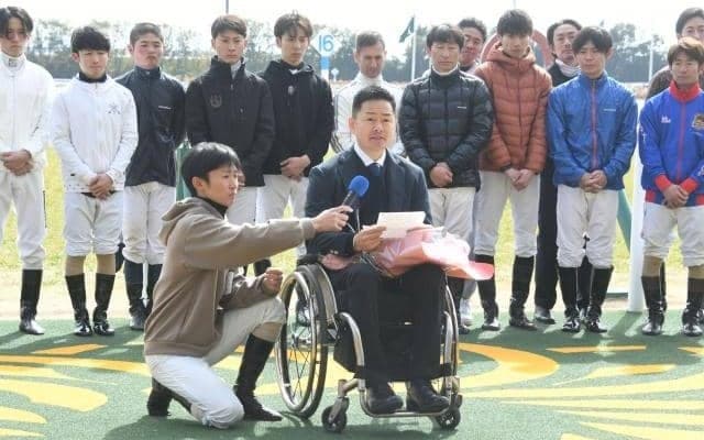 藤井勘一郎騎手の引退セレモニーが京都競馬場で行われる 「競馬は素晴らしい世界」