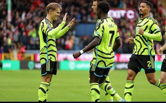 アーセナルが2戦連続大勝で5連勝！　サカ＆トロサールの連続ゴール止まらず【プレミアリーグ】