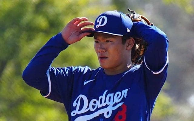 “初登板”の山本由伸をMVPコンビ激賞　ベッツは絶叫「やべぇ！」…同僚から称賛の嵐