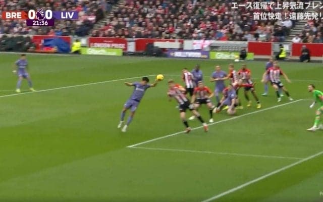 「日本人はできない！」「ズル賢い」リバプール遠藤航が“神の手”シュートを炸裂した瞬間　審判も騙された？物議を醸すマラドーナばりのミラクルプレー