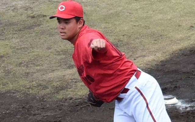 “前例なき二刀流”コーチも「見る目変わった」　広島20歳、転機となった黒田氏の助言