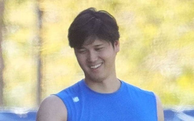 子どもと戯れる大谷翔平が「尊い」　練習で見せた優しさ…同僚息子と“憩いのひと時”