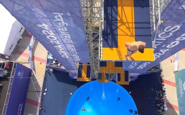 ハイテンション解説者が「オーゥ、ワオ！」ビル9階相当から助走付きで高速落下＆回転 “英国の希望”が魅せた圧巻の美演技