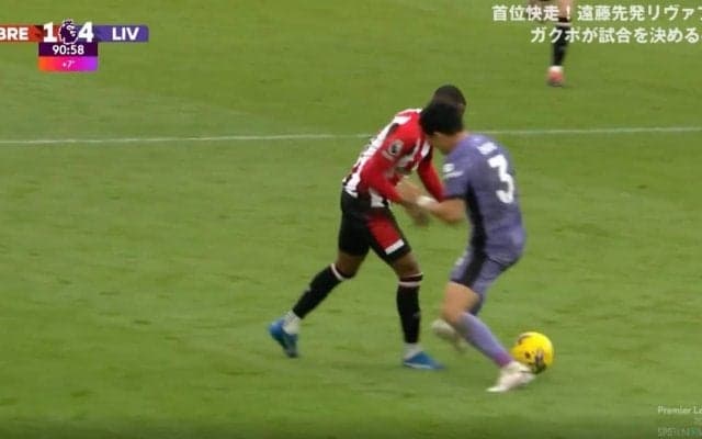 「もはや暴力」「なんて選手だ…」チーム最高点も！リバプール遠藤航が“地上戦・空中戦”でスーパープレーを連発した瞬間　フル出場で勝利に貢献したデュエル王に地元メディアは高評価