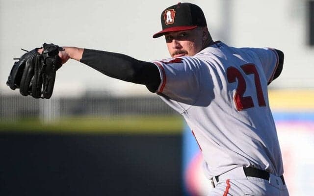 グラブにめり込み…まさかの破壊に「この世のものとは思えない」　全米ドラ1の異次元投球