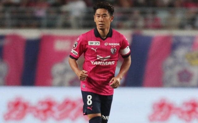 「最強コンビ」「カッコいい！」開幕控える香川真司がレア2ショット！ 俳優・小栗旬と笑顔で筋肉披露の2ショット「2人ともすごい」