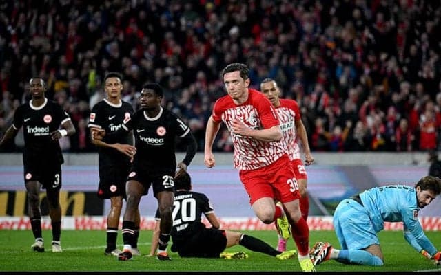 長谷部が今季リーグ戦初先発でPK献上、堂安が今季2点目を挙げたフライブルクが3度追いつきフランクフルトと壮絶ドロー【ブンデスリーガ】