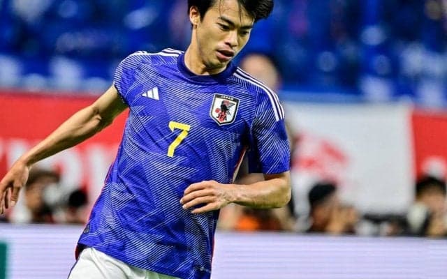 「悪質すぎ…」「脚狙って蹴ってる」三笘薫への一発退場タックルが「危なすぎる」と注目される……日本代表ドリブラーを止めるためのプレミアリーグの危険すぎるプレー