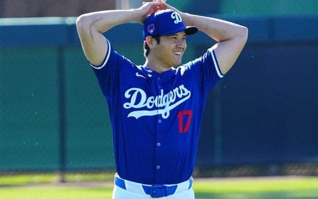大谷翔平は「どこを取っても絵になる」　練習中もコロコロ…“七変化”に「目が離せん」