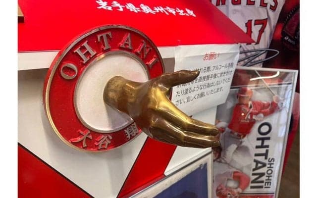 残る手術痕、ユニは未だにエ軍仕様…　大谷翔平“特大顔はめパネル”の秘密